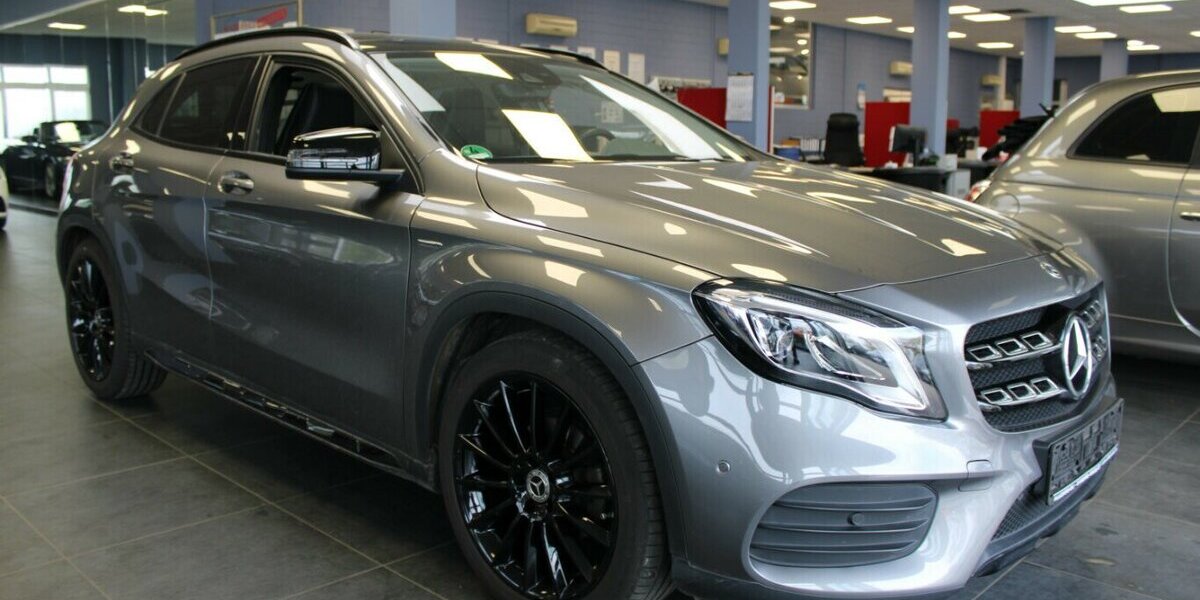 Mercedes-Benz GLA 200 7G-DCT Edition - Panorama - 69.981 km 21.980 &euro; Euskirchen 53881
