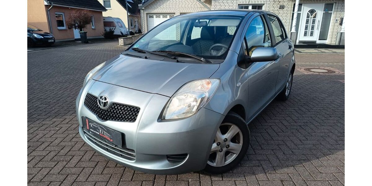 Toyota Yaris 163.000 km 2.499 &euro; Niederzier 52382