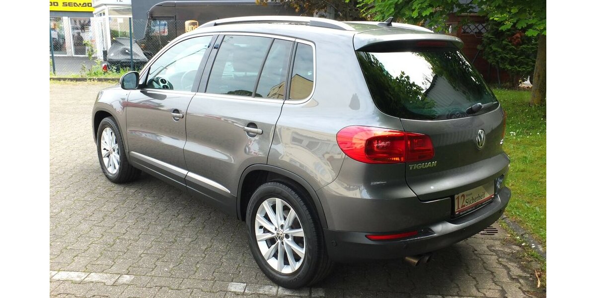 VW Tiguan WM26:LIFE NAVI AHK PARKPILOT SHZ BLUETOOTH 124.710 km 11.904 &euro; Köln 50858