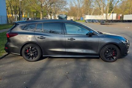 Ford Focus 82.000 km 15.799 &euro; Köln 50829