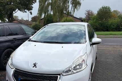 Peugeot 208 152.000 km 3.900 &euro; Bedburg 50181