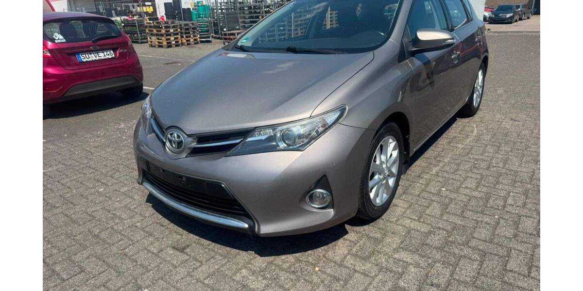 Toyota Auris 299.999 km 4.299 &euro; Euskirchen 53879