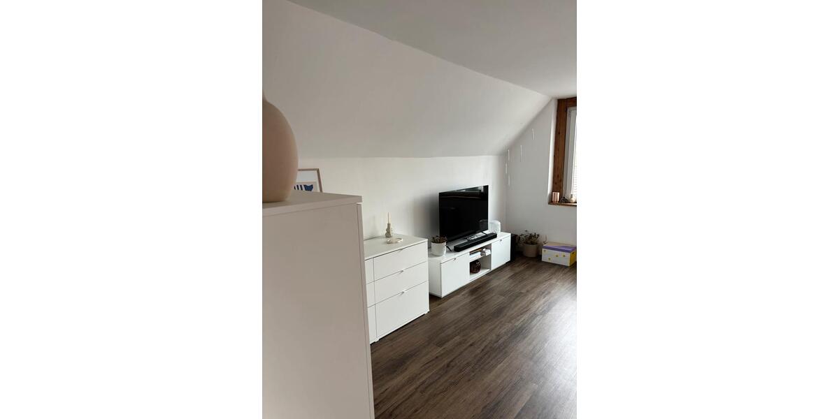 Dachgeschoßwohnung Pulheim - 2 Zimmer, 38 m&sup2;, 680&euro; | Angebot:25995539