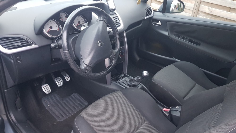 Peugeot 207cc Coupé Sport 141.000 km 3.890 &euro; Pulheim 50259