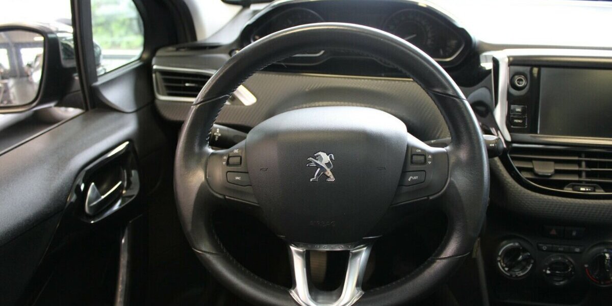 Peugeot 208 PureTech 82 Style 62.084 km 7.980 &euro; Euskirchen 53881