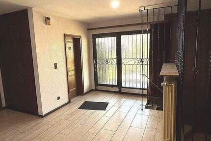 Haus Niederkassel - 6 Zimmer, 200 m&sup2;, 490.000&euro; | Angebot:25663636