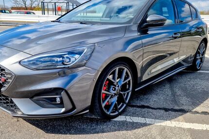 Ford Focus 43.000 km 22.900 &euro; Leverkusen 51373