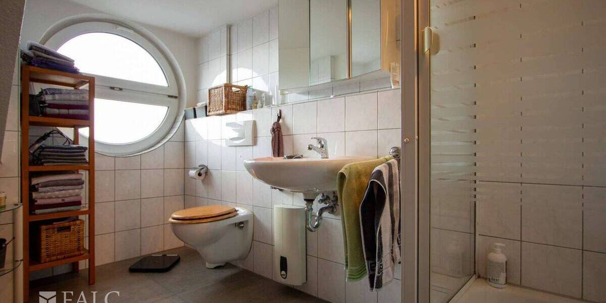 Etagenwohnung Grevenbroich Stadtmitte - 3 Zimmer, 82 m&sup2;, 219.000&euro; | Angebot:25998984