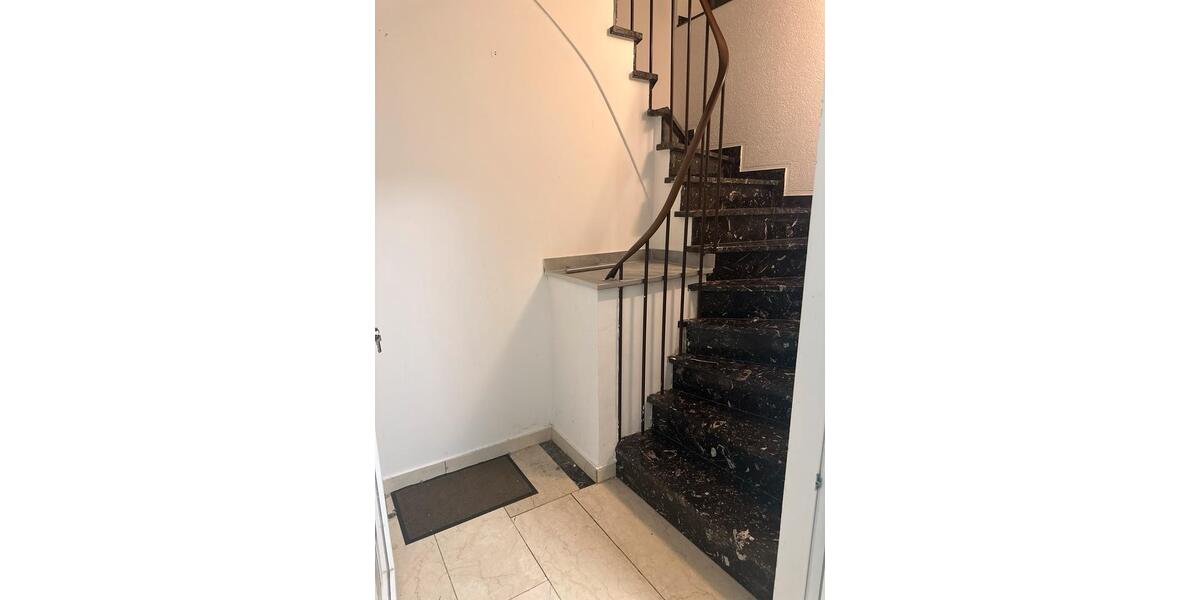 Dachgeschoßwohnung Bergheim - 5 Zimmer, 150 m&sup2;, 2.950&euro; | Angebot:25920058