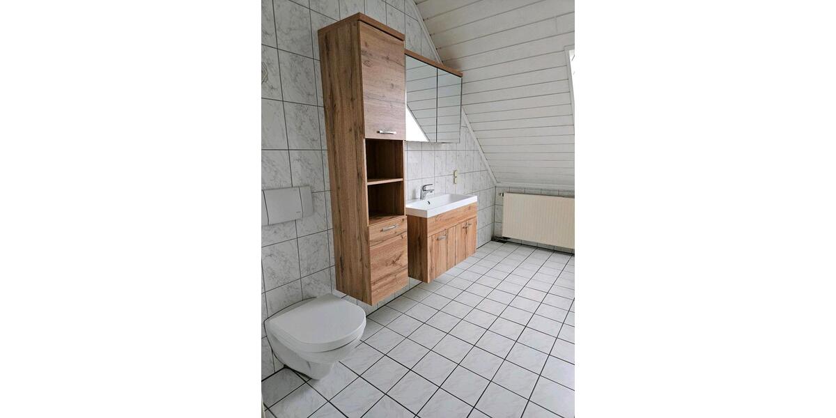 Dachgeschoßwohnung Erftstadt - 4 Zimmer, 83 m&sup2;, 800&euro; | Angebot:25959353