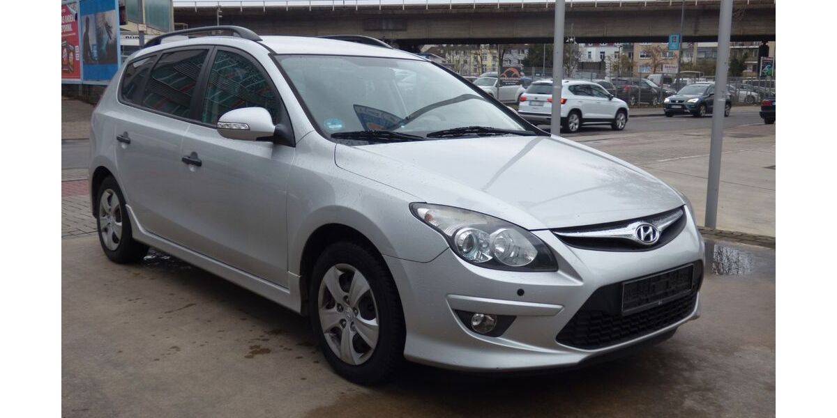 Hyundai i30 174.000 km 2.900 &euro; Köln 51105