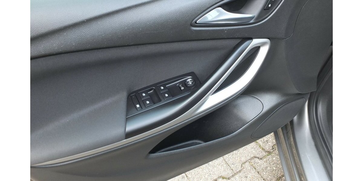 Opel Astra SPORTS TOURER NAVI KLIMA BLUETOOTH ALLWETTER 128.955 km 9.998 &euro; Köln 50858