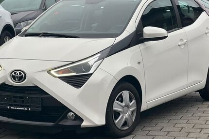 Toyota Aygo (X) 49.900 km 10.950 &euro; Langerwehe 52379