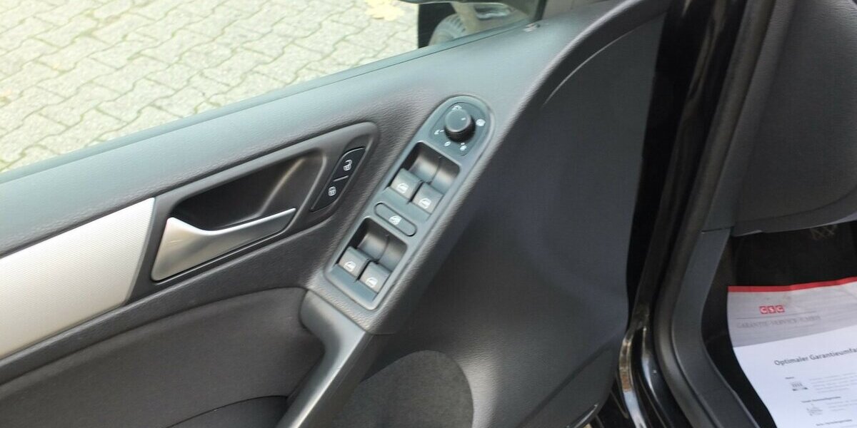 VW Golf 1.6TDi TEAM KLIMAAUTOMATIK 5-türig 159.855 km 6.498 &euro; Köln 50858