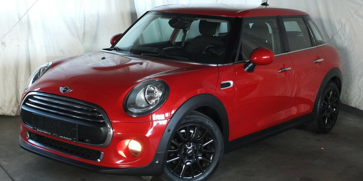 Mini ONE NAVI KLIMAAUT ROTMETALLIC PDC 5-TÜRIG 108.788 km 9.904 &euro; Köln 50858