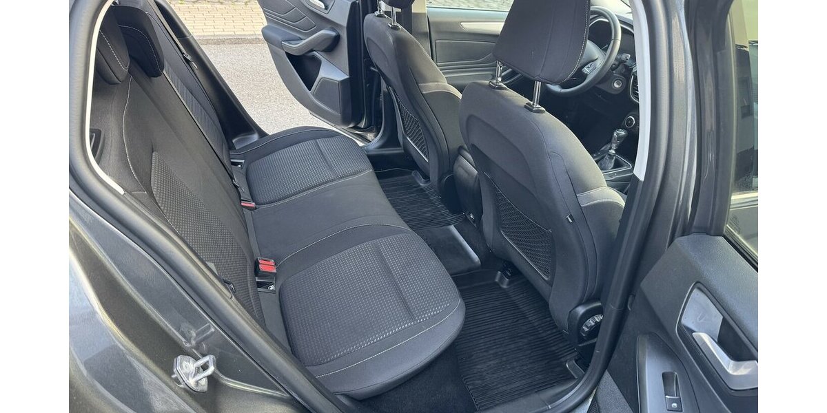 Ford Focus Navi+Temp+Sitzh+Spurh+CarPlay+6xServ+1H+E6 93.000 km 11.250 &euro; Erftstadt 50374