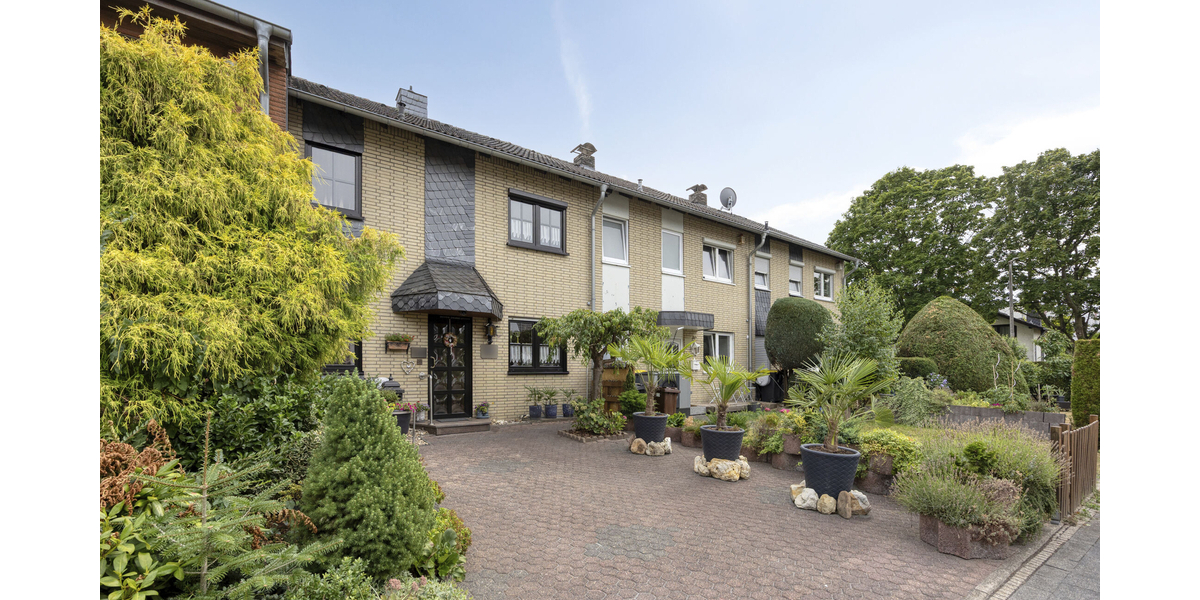 Top gepflegtes Reihenmittelhaus mit gemütlichem Garten, Terrasse und Garage in beliebter Wohnlage - Reihenmittelhaus Pulheim / Brauweiler Brauweiler | Angebot:27285366