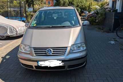 VW Sharan 233.482 km 2.500 &euro; Köln 51069