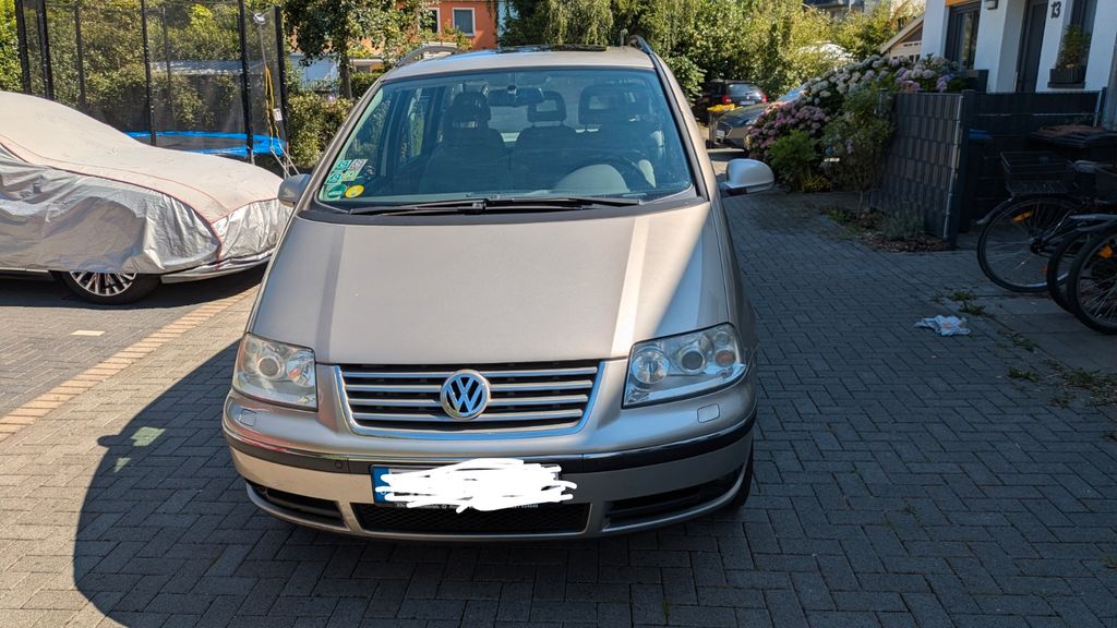 VW Sharan 233.482 km 2.500 &euro; Köln 51069