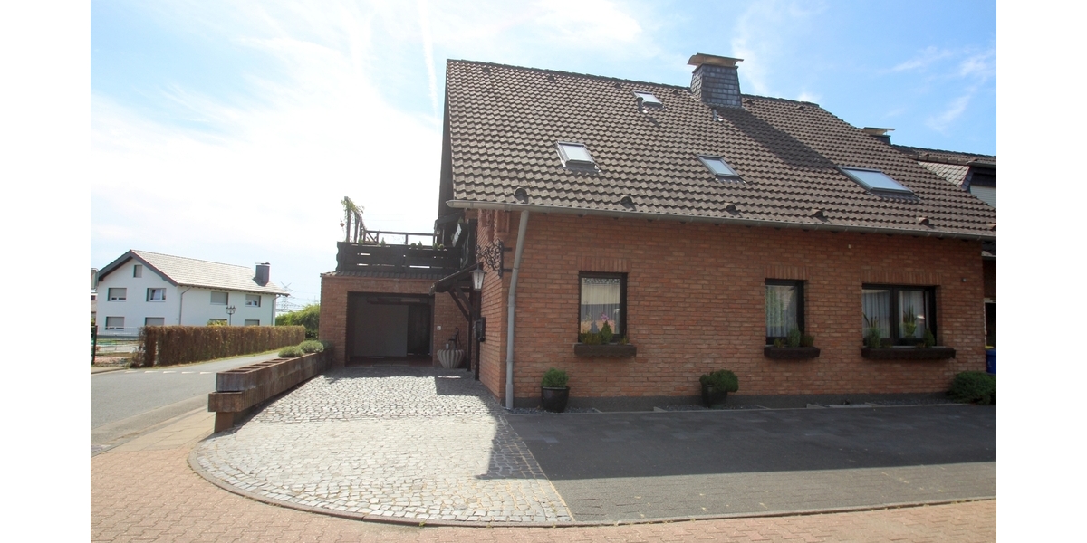Mit 3D: Mehr Raum fürs Leben – gepflegtes Ein- Zweifamilienhaus mit vielseitigem Platzangebot in Wesseling - Einfamilienhaus Wesseling | Angebot:27350959
