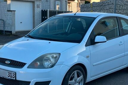 Ford Fiesta 164.296 km 2.000 &euro; Düren 52351