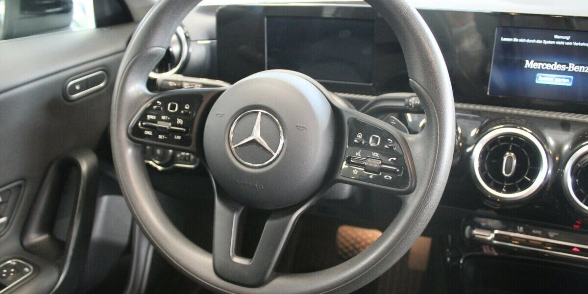 Mercedes-Benz CLA 180 Shooting Brake 7G-DCT Navi - BT. - Shz. 66.681 km 21.980 &euro; Euskirchen 53881