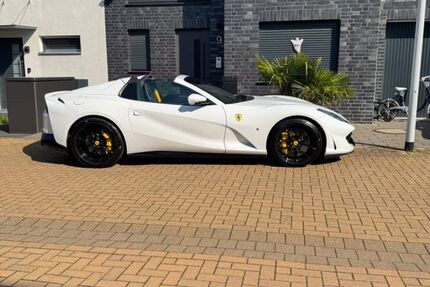 Ferrari 812 2.700 km 279.999 &euro; Köln 50733