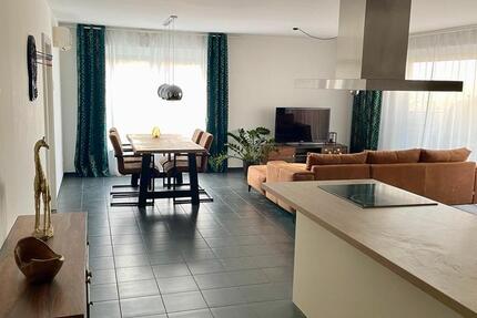 Wohnung Niederkassel - 3 Zimmer, 90 m&sup2;, 2.300&euro; | Angebot:25925614