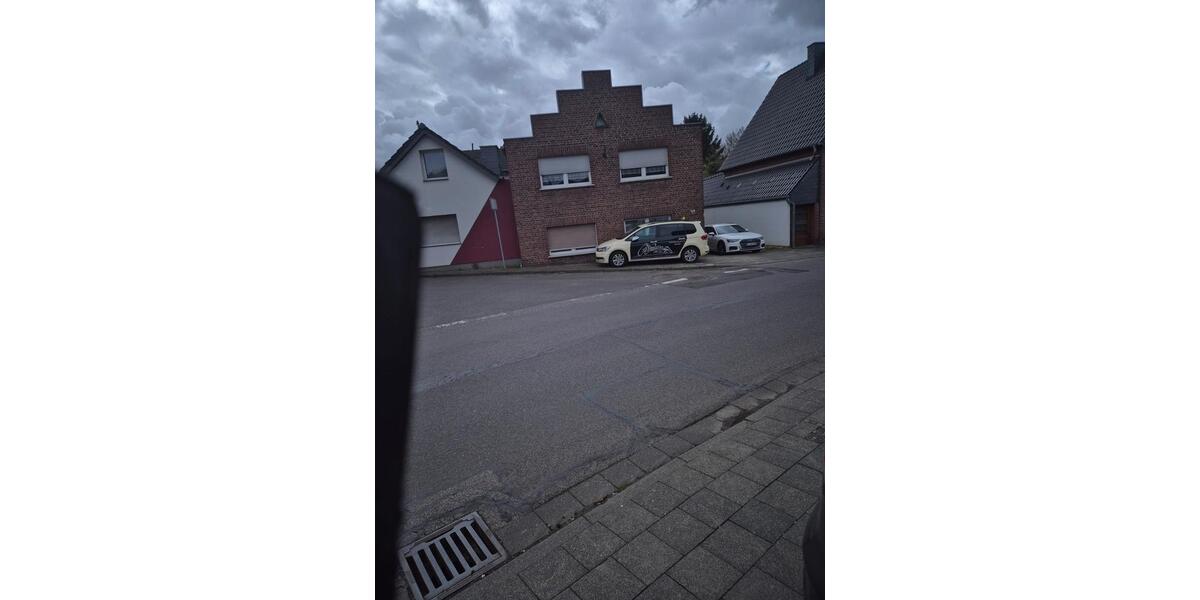 Einfamilienhaus Rommerskirchen - 7 Zimmer, 230 m&sup2;, 250.000&euro; | Angebot:25995741