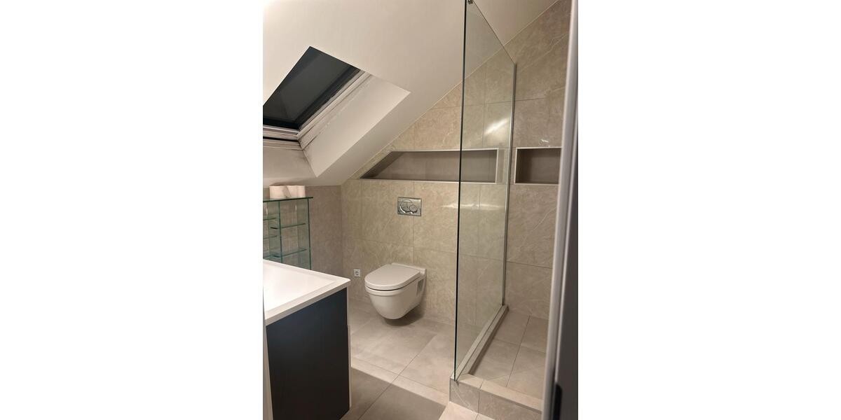 Dachgeschoßwohnung Bergheim - 5 Zimmer, 150 m&sup2;, 2.950&euro; | Angebot:25920058