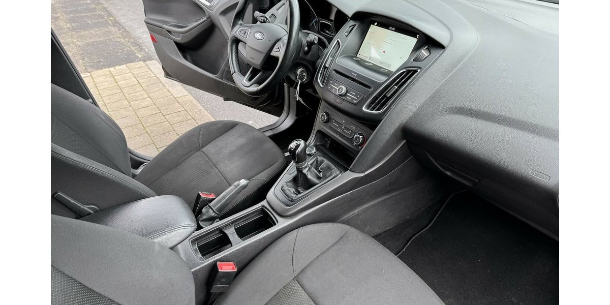 Ford Focus Klima Navi Zahnr.+Wa.-PumpeNeu SR+WR 1.Hd. 115.000 km 6.900 &euro; Erftstadt 50374