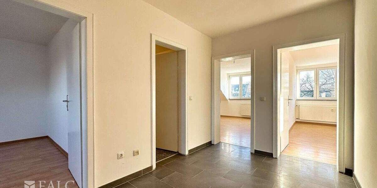 Etagenwohnung Köln Lövenich - 4 Zimmer, 82 m&sup2;, 353.000&euro; | Angebot:25696524
