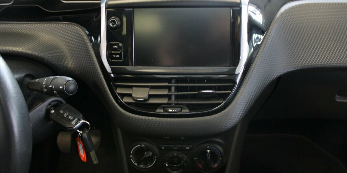 Peugeot 208 PureTech 82 Style 62.084 km 7.980 &euro; Euskirchen 53881