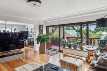 Wohnung Köln Chorweiler - 5 Zimmer, 125 m&sup2;, 1.363&euro; | Angebot:26020410