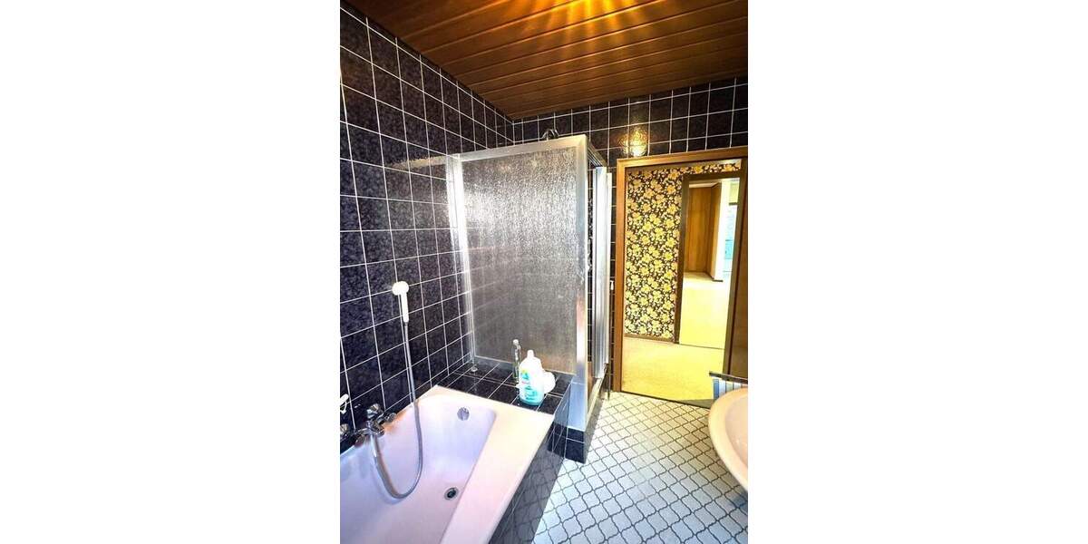 Einfamilienhaus Niederkassel - 6 Zimmer, 200 m&sup2;, 490.000&euro; | Angebot:25663636