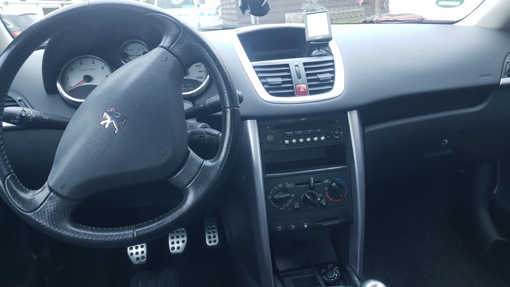 Peugeot 207cc Cabrio Coupe Sport 141.750 km 3.890 &euro; Pulheim 50259