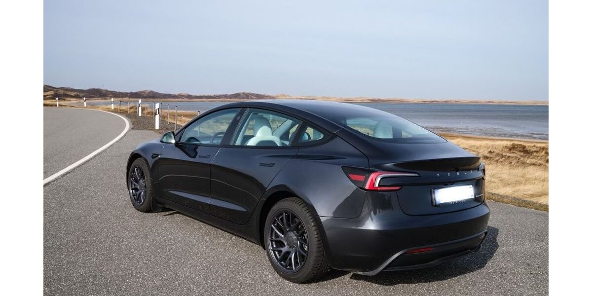 Tesla Model 3 25.250 km 40.950 &euro; Dormagen 41539