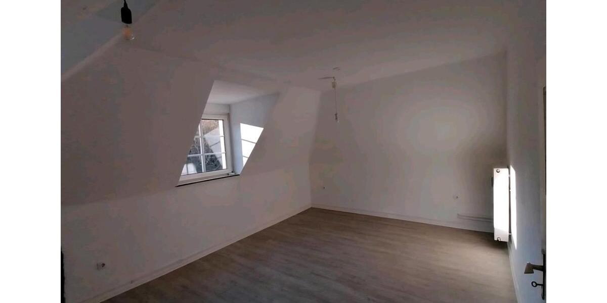 Dachgeschoßwohnung Köln Mülheim - 3 Zimmer, 62 m&sup2;, 375&euro; | Angebot:25162088
