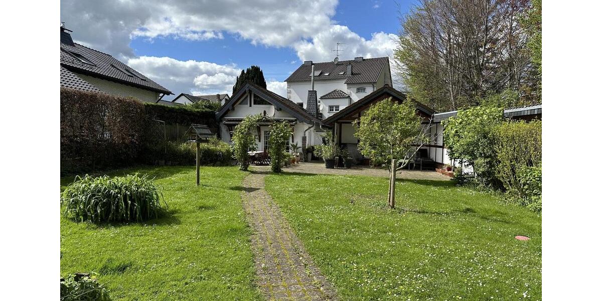 Erdgeschoßwohnung Euskirchen Dom-Esch - 7 Zimmer, 192 m&sup2;, 2.200&euro; | Angebot:25305992