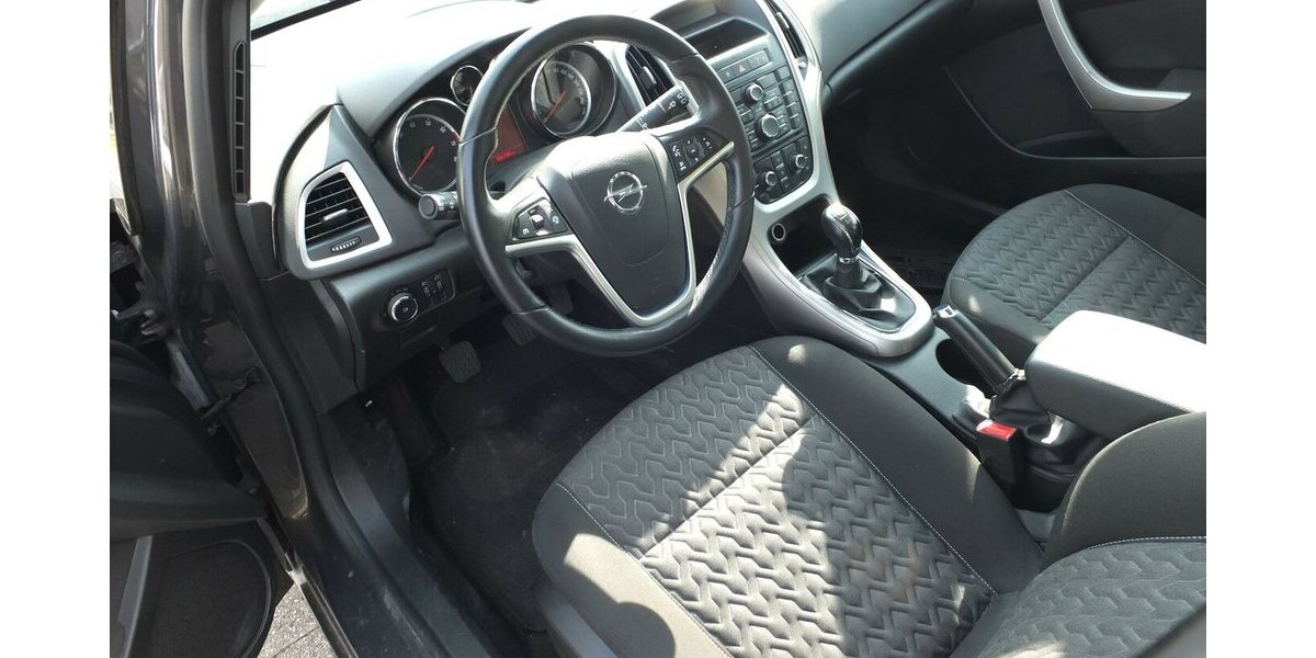 Opel Astra ACTIVE KLIMAANLAGE 17 ZOLL LMF TEMPOMAT 92.855 km 7.908 &euro; Köln 50858