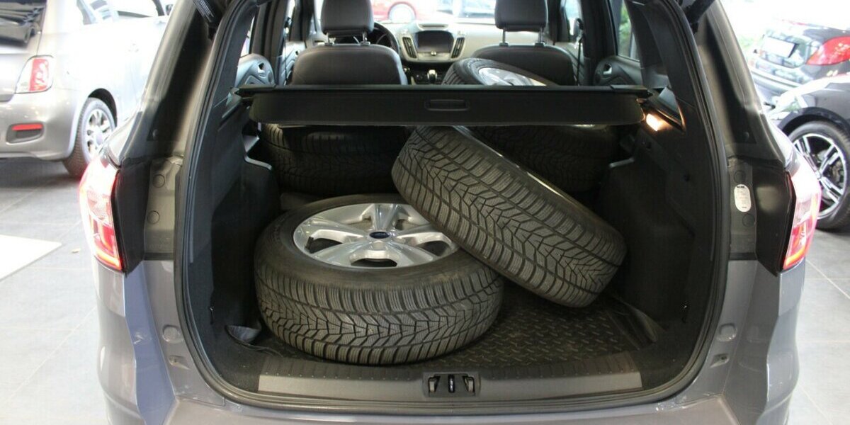 Ford Kuga 2.0 EcoBoost 4x4 Aut. ST-Line 77.160 km 18.980 &euro; Euskirchen 53881