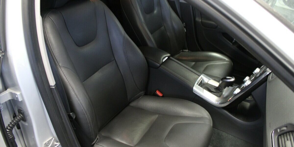 Volvo V60 Cross Country D4 Geartronic Pro - Schiebedach 104.995 km 19.980 &euro; Euskirchen 53881