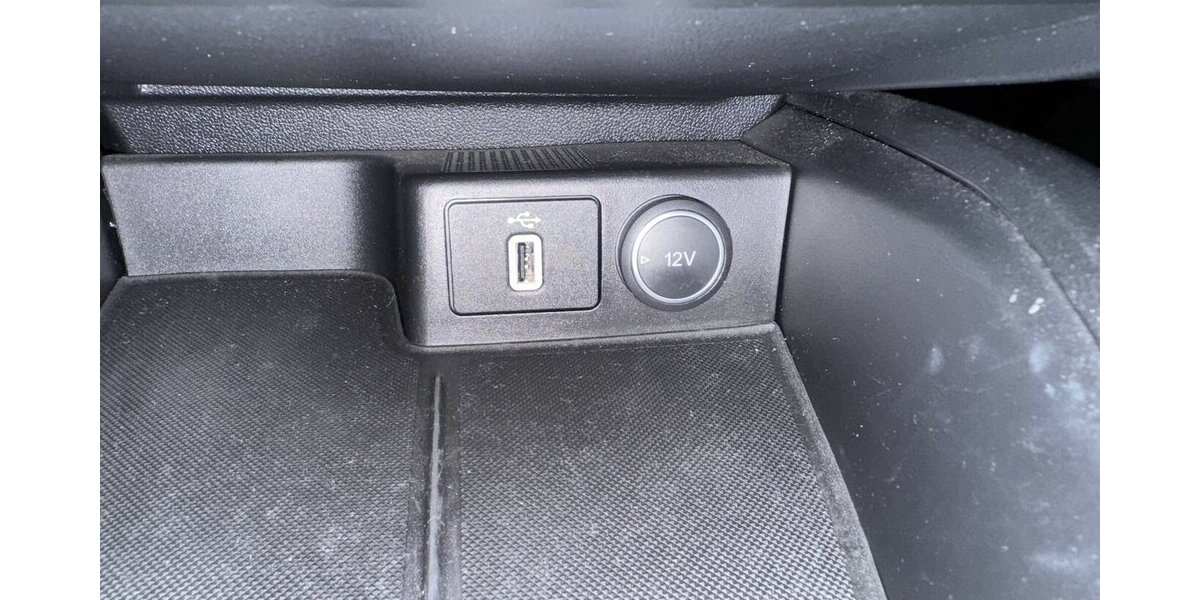 Ford Focus Navi+Temp+Sitzh+Spurh+CarPlay+6xServ+1H+E6 93.000 km 11.250 &euro; Erftstadt 50374