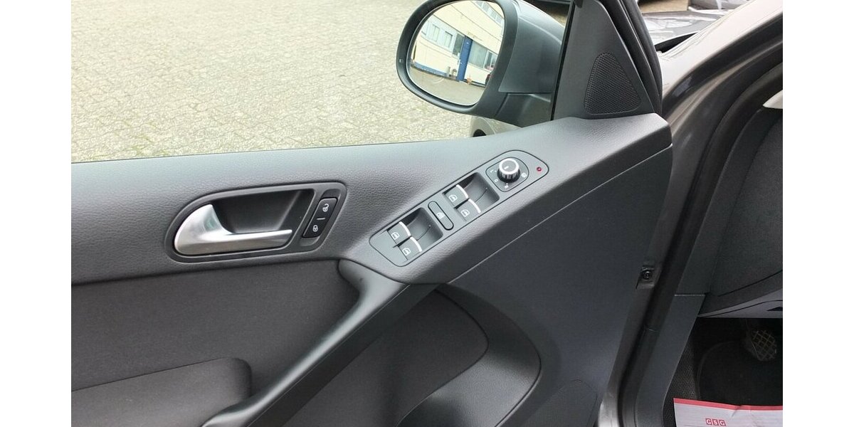 VW Tiguan TEAM orig.ATM ca 52 tkm XENON AHK PARKPILOT 112.432 km 9.698 &euro; Köln 50858