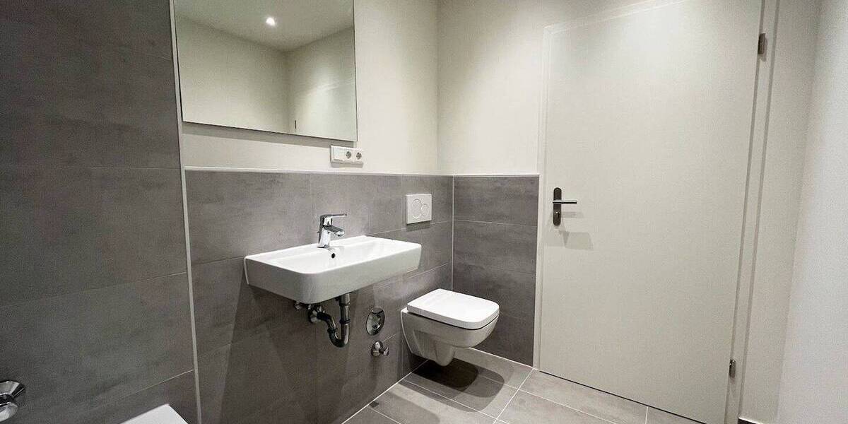 Etagenwohnung Köln Bayenthal - 4 Zimmer, 140 m&sup2;, 2.100&euro; | Angebot:26833510