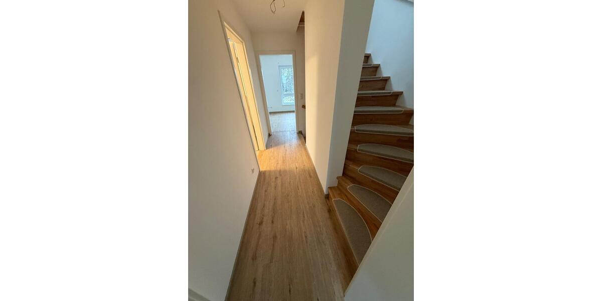 Reihenhaus Düren Mariaweiler-Hoven - 4 Zimmer, 120 m&sup2;, 1.635&euro; | Angebot:24700394