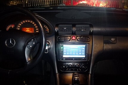 Mercedes-Benz 240 263.990 km 2.900 &euro; Köln 50667