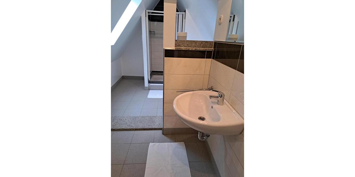 Dachgeschoßwohnung Leverkusen - 1 Zimmer, 45 m&sup2;, 650&euro; | Angebot:25900267