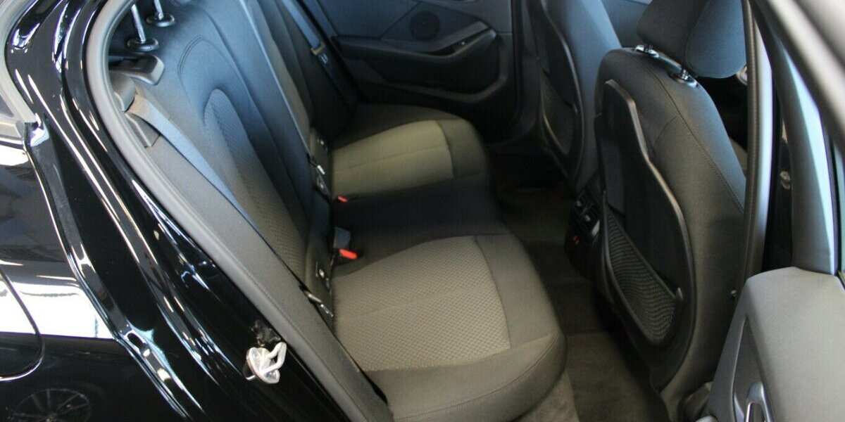 BMW 118 118d Aut. Advantage 15.390 km 21.980 &euro; Euskirchen 53881