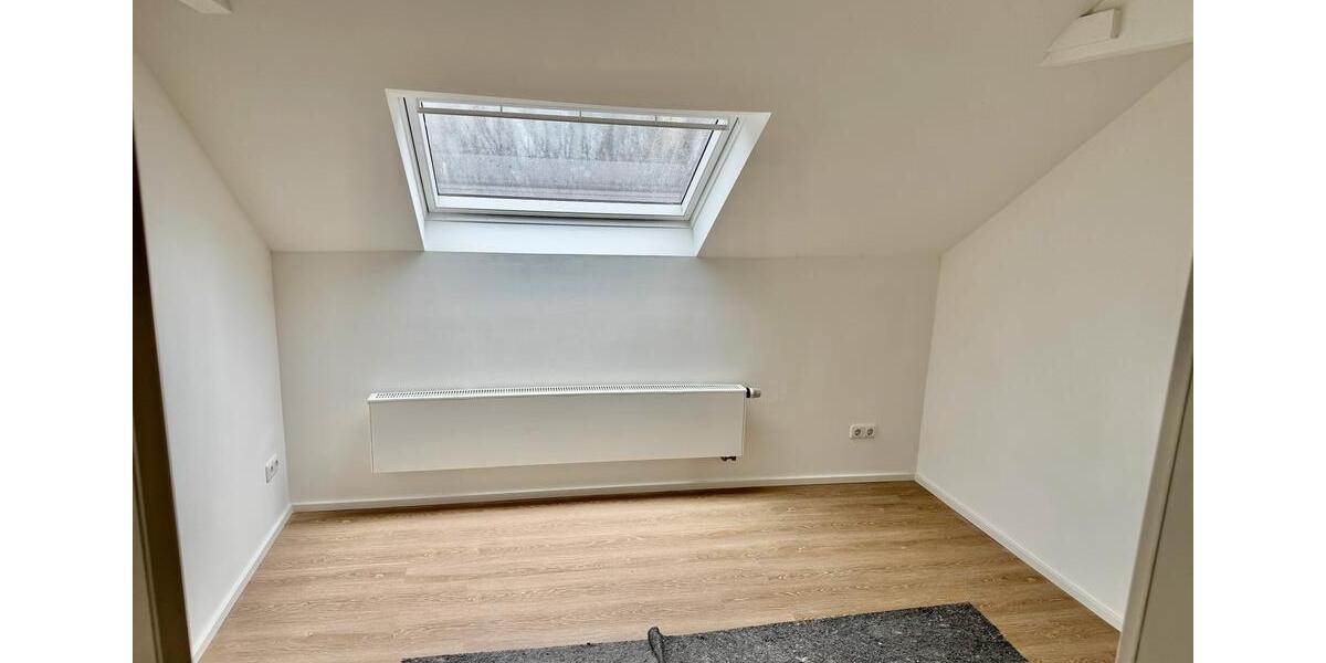 Dachgeschoßwohnung Köln Rodenkirchen - 4 Zimmer, 137 m&sup2;, 1.521&euro; | Angebot:25414878